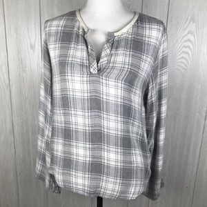 Cloth & Stone flannel top long sleeve v-neck gray